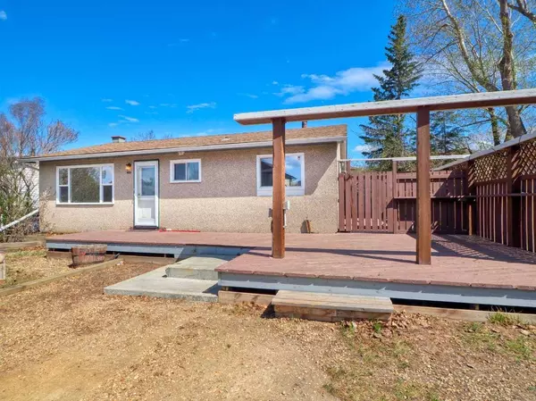 4711 48 ST, Sylvan Lake, AB T4S 1M9