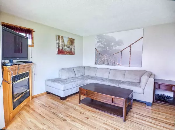 3429 55 AVE, Red Deer, AB T4N 5L4