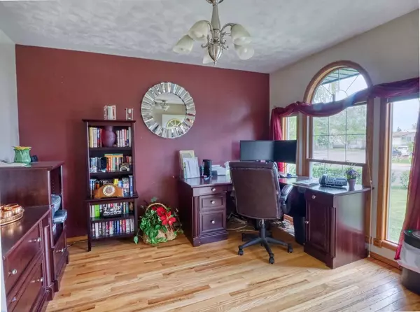 3429 55 AVE, Red Deer, AB T4N 5L4