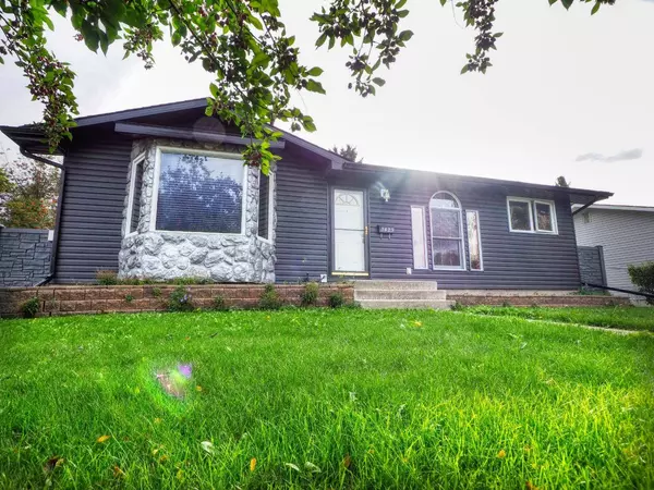 3429 55 AVE, Red Deer, AB T4N 5L4