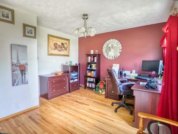 3429 55 AVE, Red Deer, AB T4N 5L4