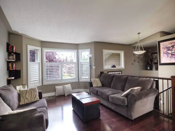 23 Dobson Close, Red Deer, AB T4R 2Y1