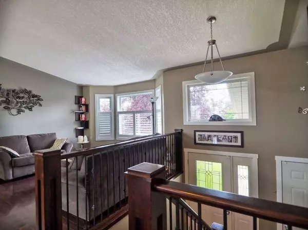 23 Dobson Close, Red Deer, AB T4R 2Y1