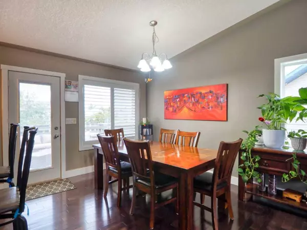 23 Dobson Close, Red Deer, AB T4R 2Y1