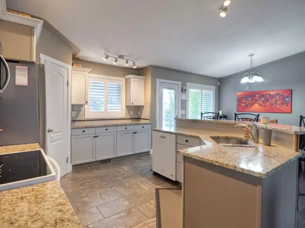 23 Dobson Close, Red Deer, AB T4R 2Y1