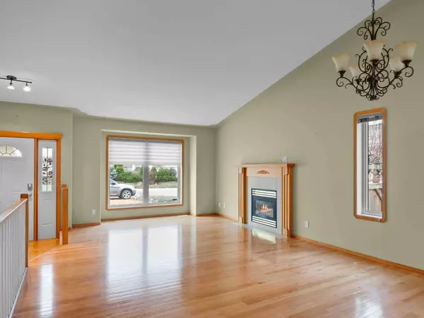 22 Ansett CRES, Red Deer, AB T4R2L9