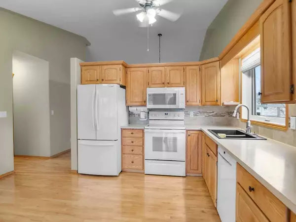 22 Ansett CRES, Red Deer, AB T4R2L9