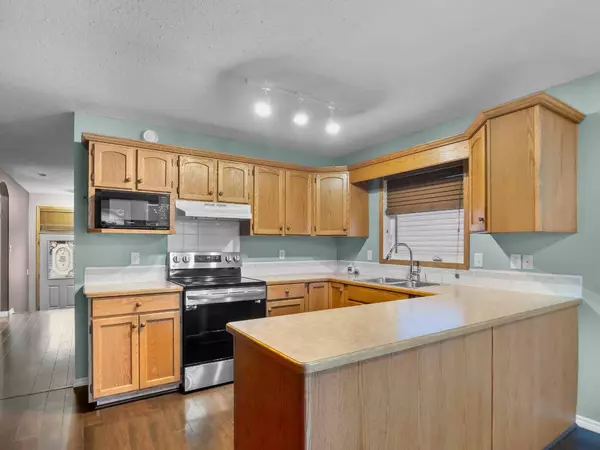 109 Duckering Close, Red Deer, AB T4R 2Z4