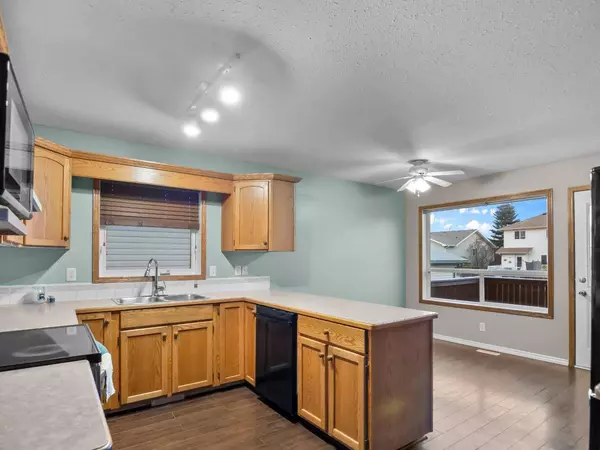 109 Duckering Close, Red Deer, AB T4R 2Z4