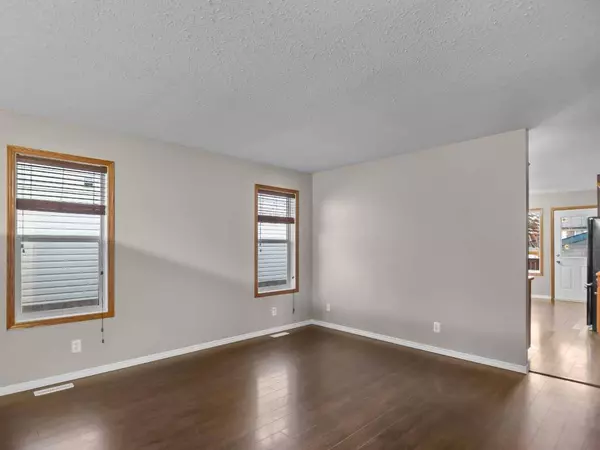 109 Duckering Close, Red Deer, AB T4R 2Z4