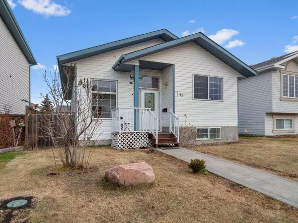 109 Duckering Close, Red Deer, AB T4R 2Z4