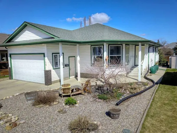 15 Agnew Close, Red Deer, AB T4R 3L5