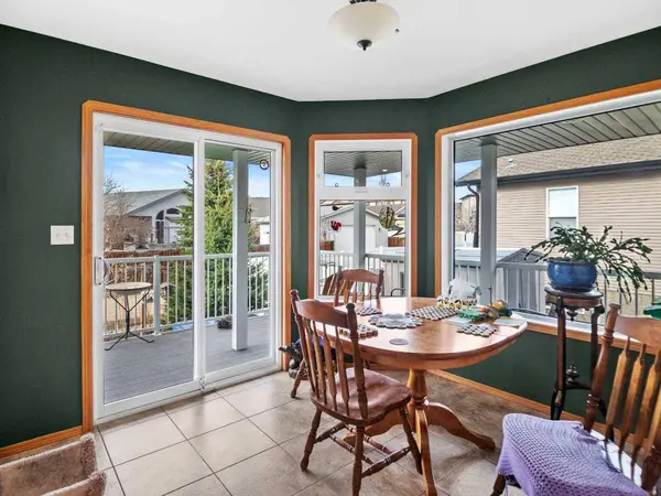 15 Agnew Close, Red Deer, AB T4R 3L5