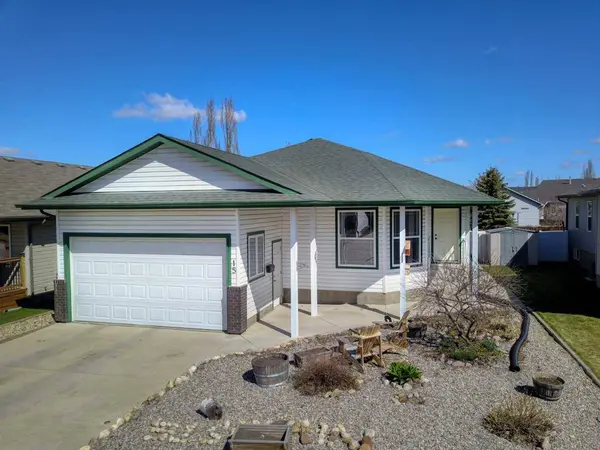15 Agnew Close, Red Deer, AB T4R 3L5