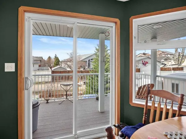 15 Agnew Close, Red Deer, AB T4R 3L5