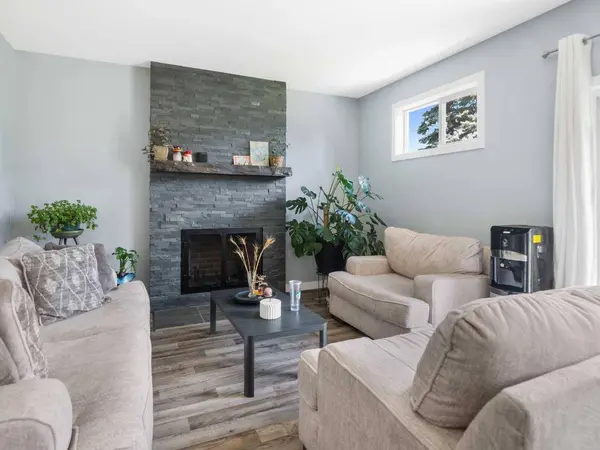 3541 44 AVE, Red Deer, AB T4N 3H2