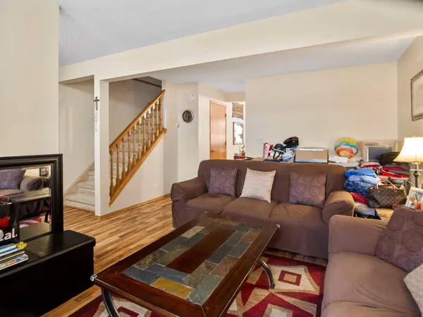 21 Dixon CRES, Red Deer, AB T4R 2J1