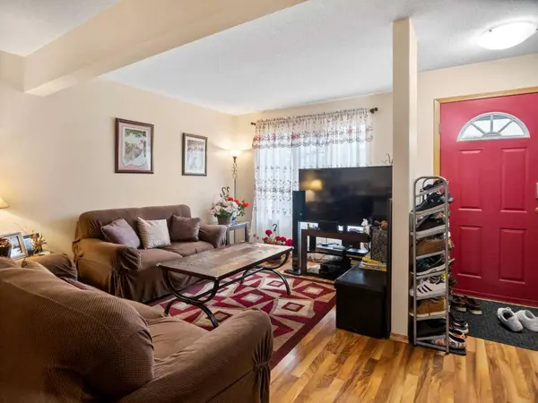 21 Dixon CRES, Red Deer, AB T4R 2J1