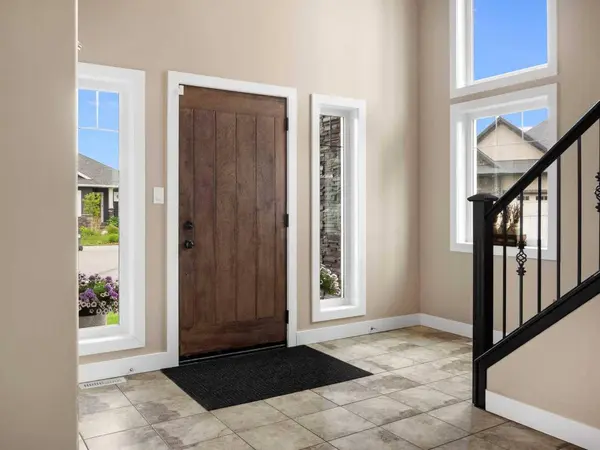 25 Grove Close, Red Deer, AB T4P 0P4