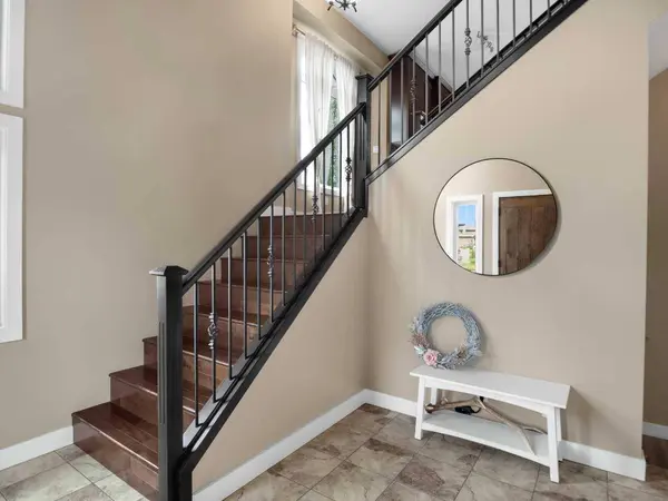 25 Grove Close, Red Deer, AB T4P 0P4