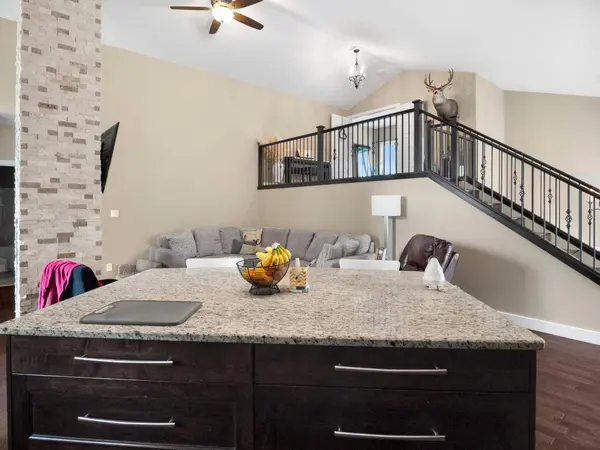 25 Grove Close, Red Deer, AB T4P 0P4