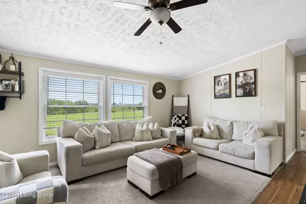 100 Thunderbird Rd, Ghent, KY 41045