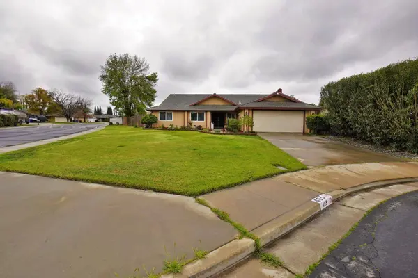 465 Mike CT, Lemoore, CA 93245