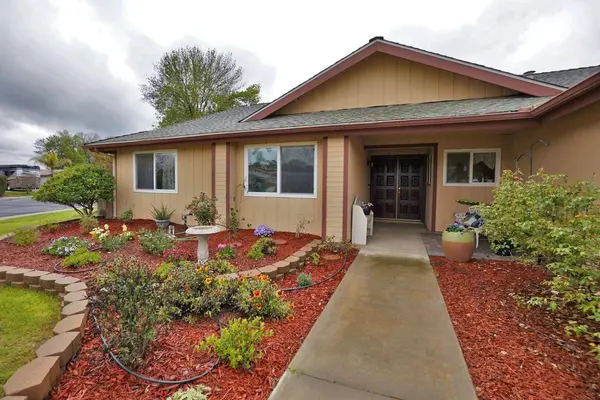 465 Mike CT, Lemoore, CA 93245