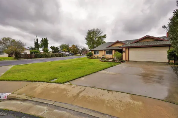 465 Mike CT, Lemoore, CA 93245
