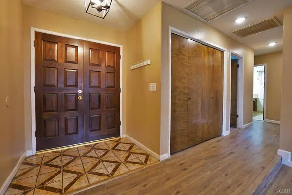 465 Mike Court, Lemoore, CA 93245