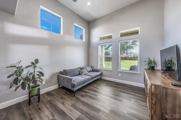 449 Camden Court, Lemoore, CA 93245