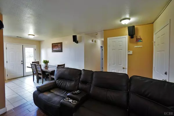 690 Dogwood Avenue, Tulare, CA 93274