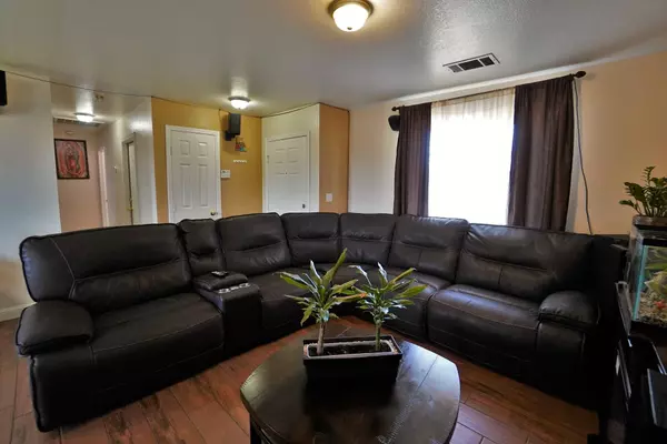 690 Dogwood Avenue, Tulare, CA 93274