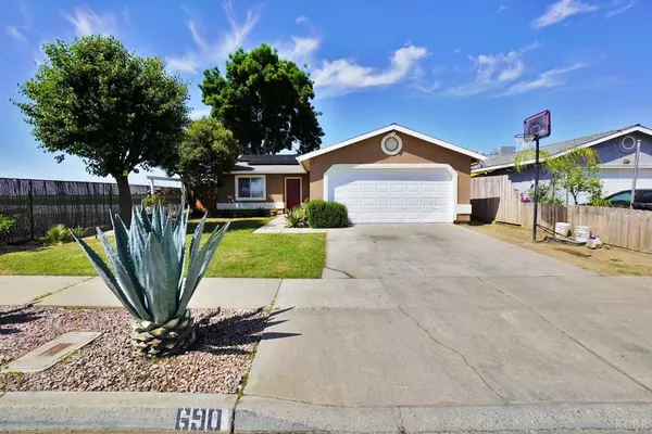 690 Dogwood Avenue, Tulare, CA 93274