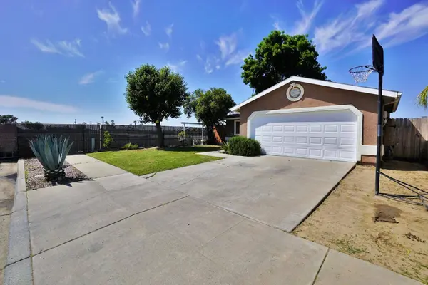 690 Dogwood AVE, Tulare, CA 93274
