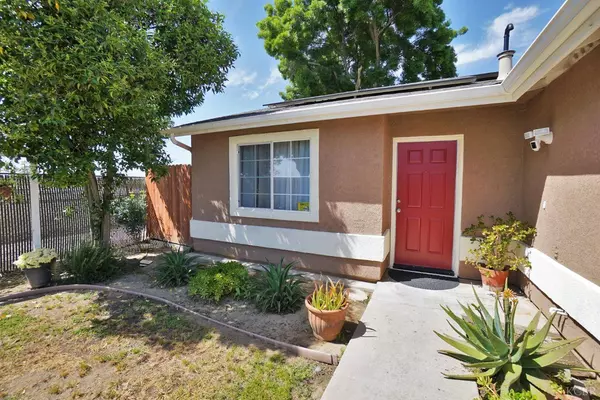 690 Dogwood Avenue, Tulare, CA 93274