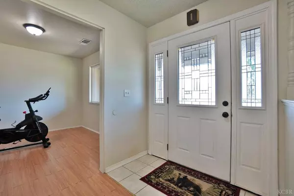 1556 N Lemoore Avenue N, Lemoore, CA 93245