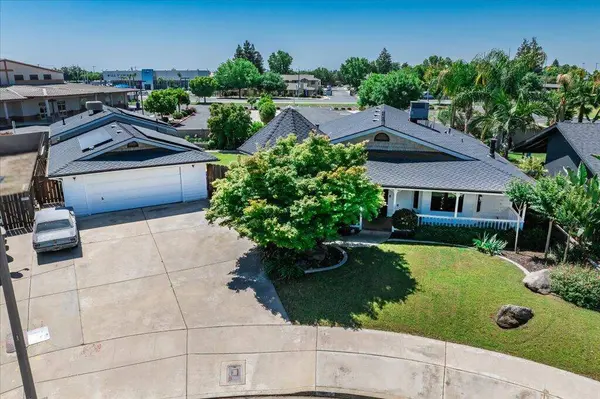 1995 E Valley Forge Avenue, Tulare, CA 93274