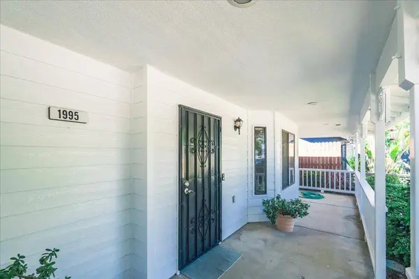 1995 E Valley Forge AVE, Tulare, CA 93274