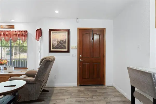 1995 E Valley Forge AVE, Tulare, CA 93274