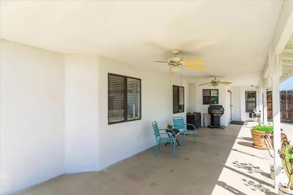 1995 E Valley Forge Avenue E, Tulare, CA 93274