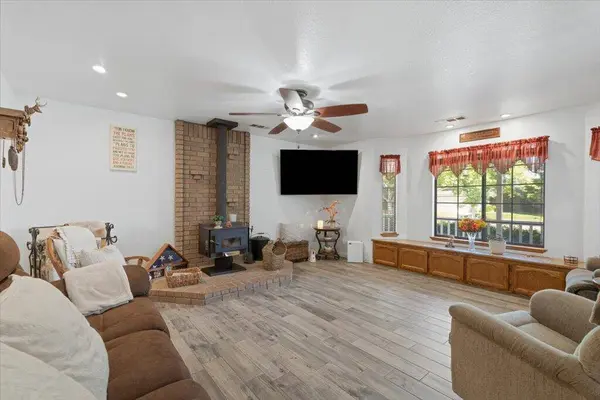 1995 E Valley Forge Avenue, Tulare, CA 93274