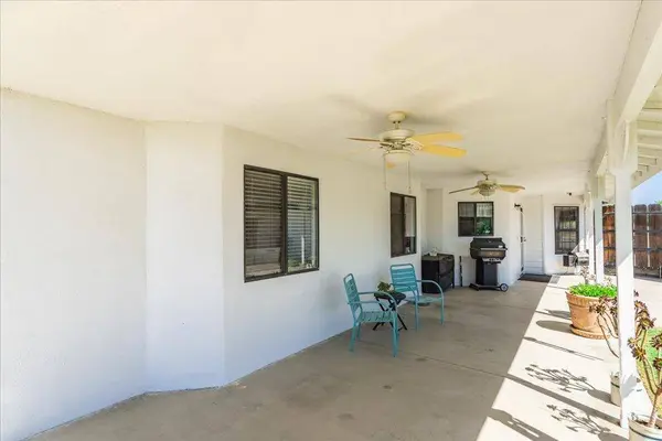 1995 E Valley Forge AVE, Tulare, CA 93274