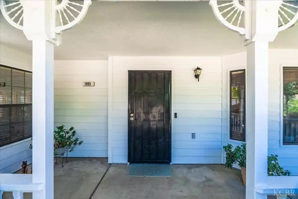 1995 E Valley Forge Avenue E, Tulare, CA 93274