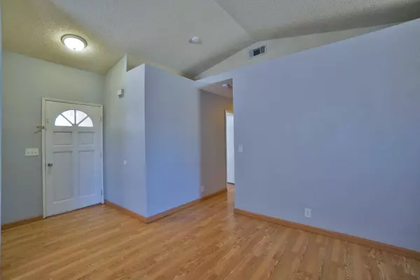 1355 Pine DR, Lemoore, CA 93245