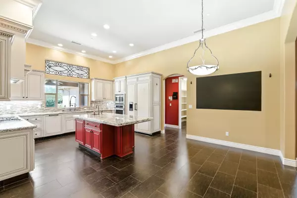 13611 Francisco Drive, Hanford, CA 93230