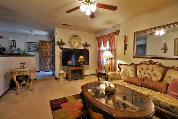 1200 Oxford WAY, Hanford, CA 93230