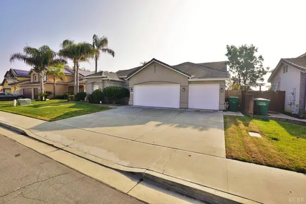 845 E Redwood Circle E, Hanford, CA 93230