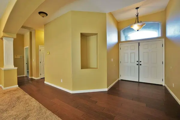 845 E Redwood CIR, Hanford, CA 93230