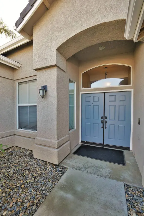 845 E Redwood Circle, Hanford, CA 93230